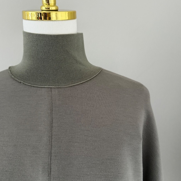 Theory Turtleneck Sweatshirt in Pale Green Army, Sz M (NWT) - Picture 5 of 9